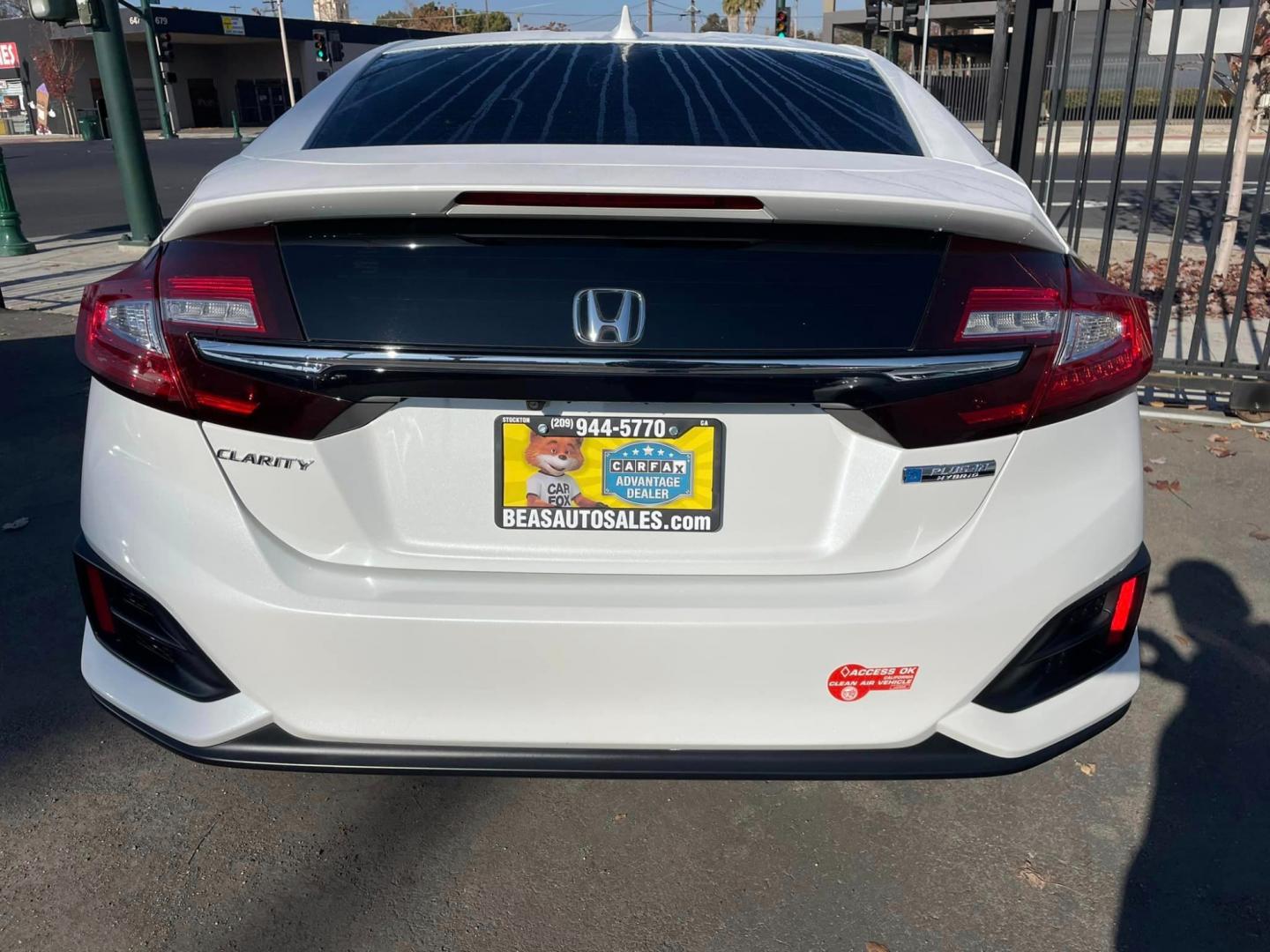 2018 WHITE /White Gold Honda Clarity (JHMZC5F13JC) , located at 744 E Miner Ave, Stockton, CA, 95202, (209) 944-5770, 37.956863, -121.282082 - Photo#11